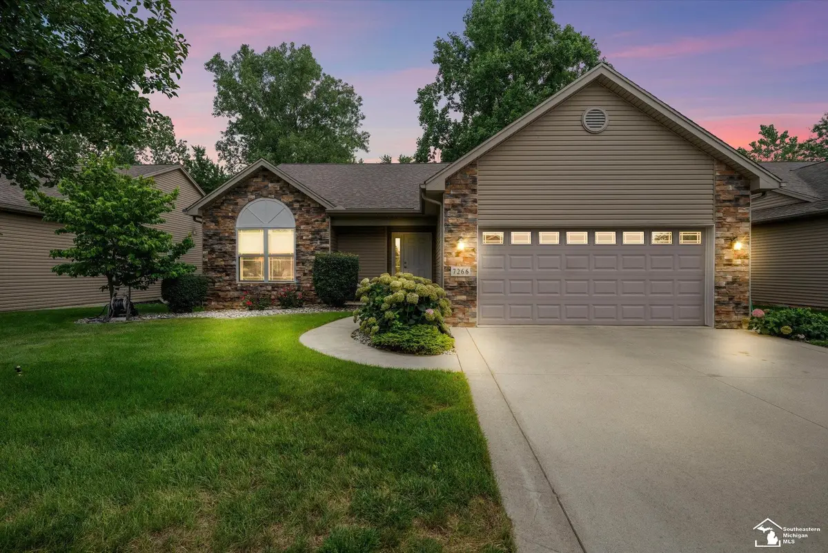 7266 Grey Estates DR, Lambertville, MI 48144 - #1