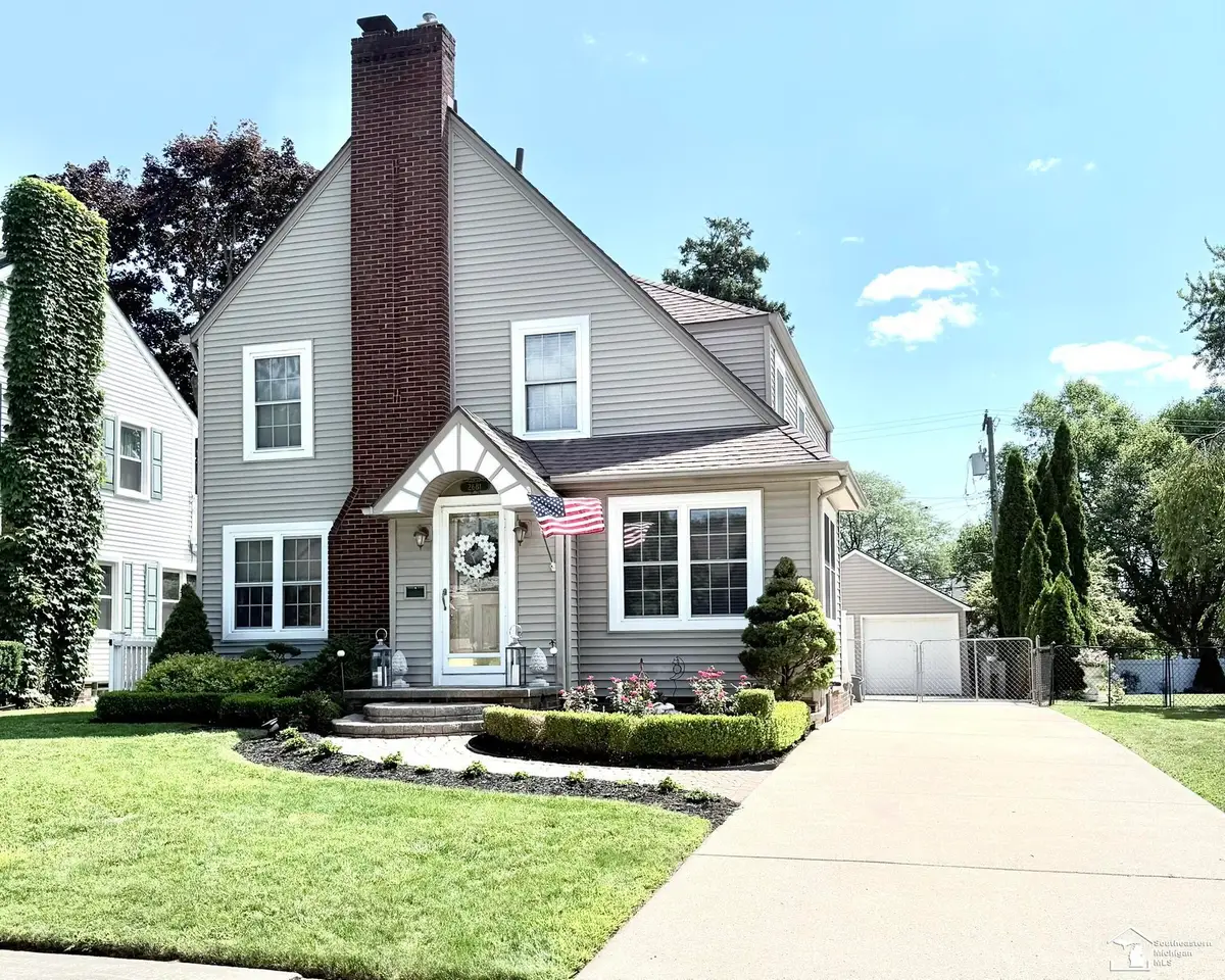 2681 LENOX ST, Trenton, MI 48183 - #1