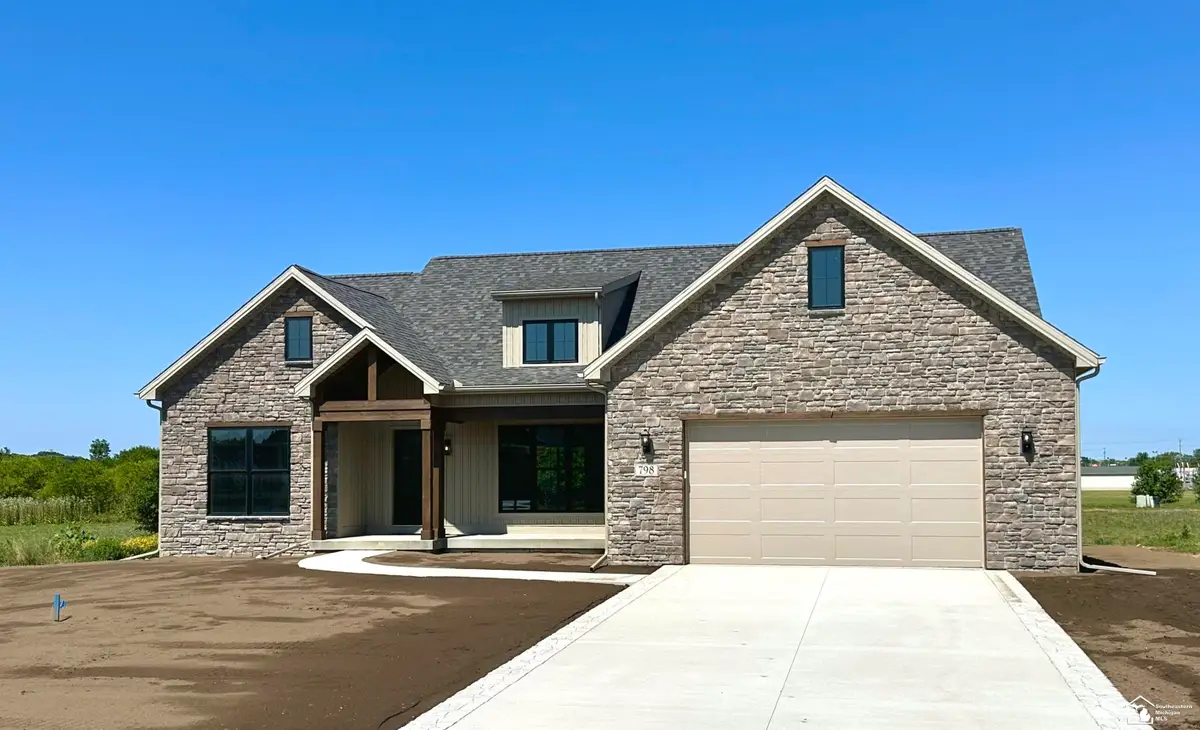 798 E Sweet Briar LN, Monroe, MI 48161 - #1