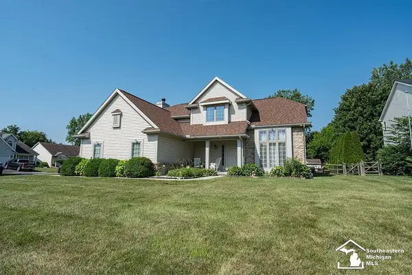 6829 Pine Creek CT, Bedford, MI 48182