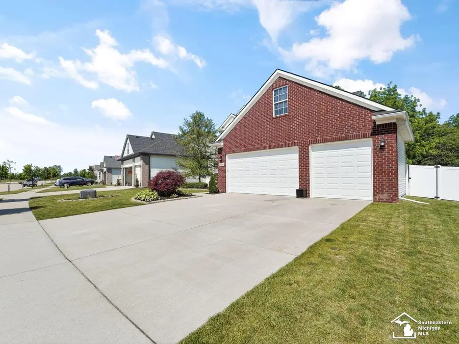 5128 Westminster DR, Dundee, MI 48131 - #2