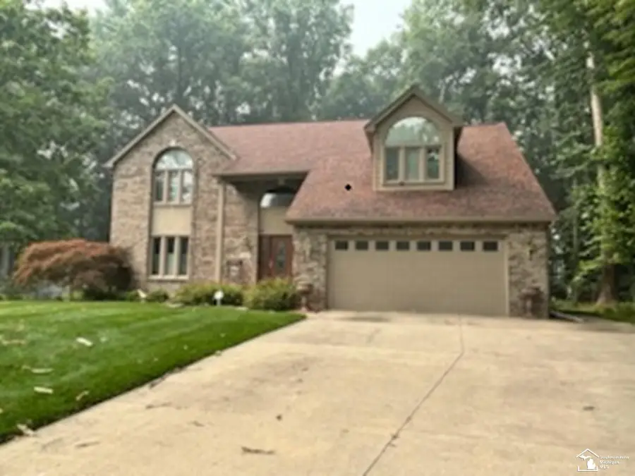 2084 Stoneybrook LN, Temperance, MI 48182 - #2