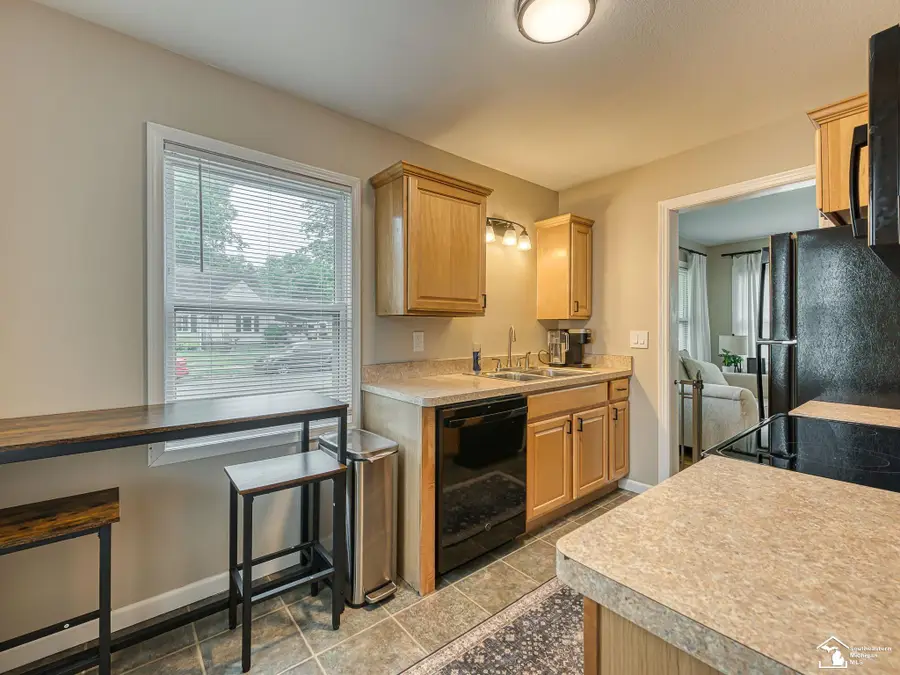 411 Center DR, Tecumseh, MI 49286 - #3