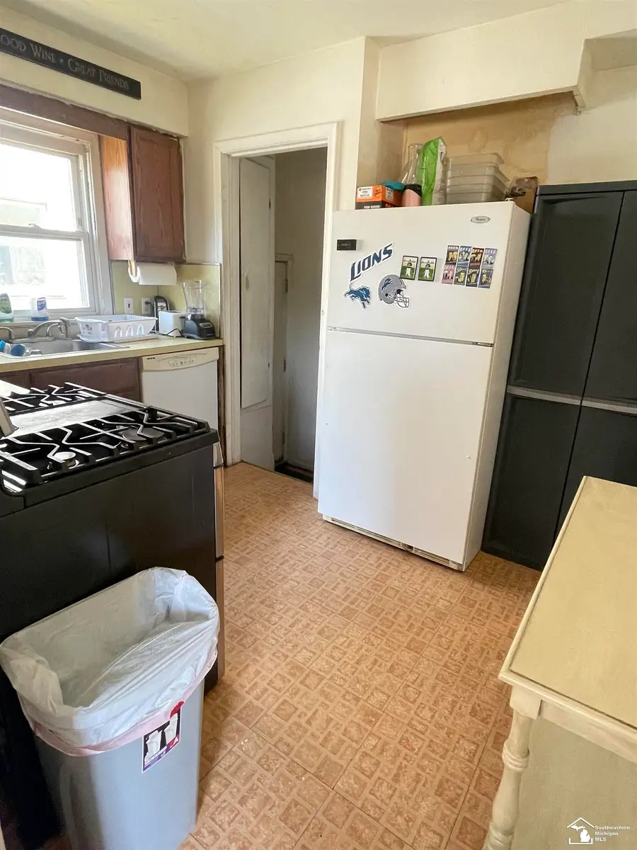 1080 Cloverlawn BLVD, Lincoln Park, MI 48146 - #2