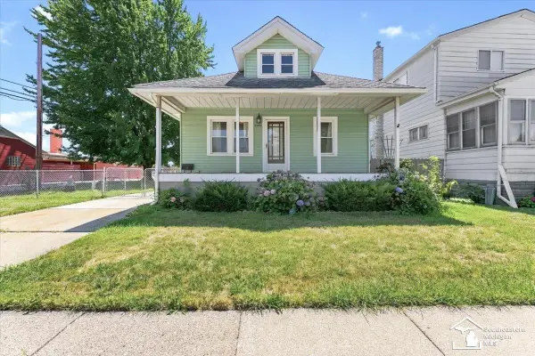 1305 Richmond AVE, LincolnPark, MI 48146