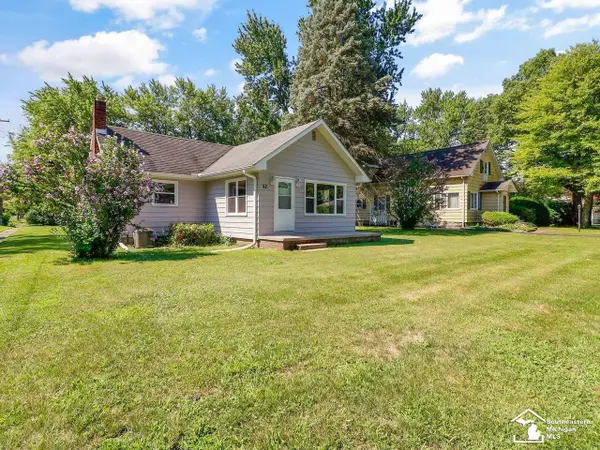 82 E Chestnut ST, Petersburg, MI 49270