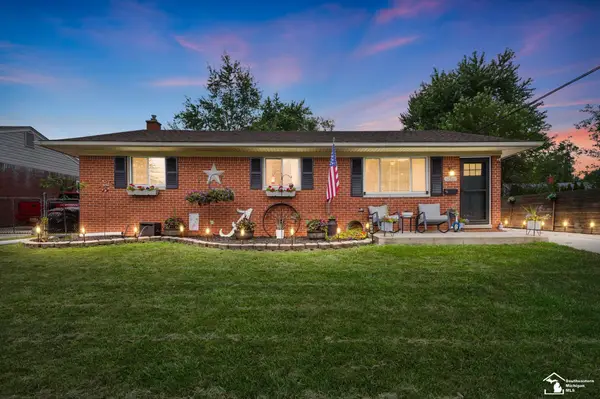 31510 Silver Creek LN, Rockwood, MI 48173