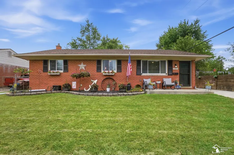 31510 Silver Creek LN, Rockwood, MI 48173 - #2