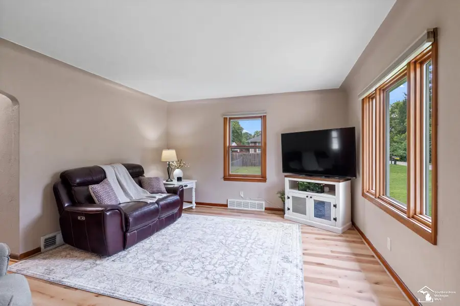 3412 Butternut ST, Lambertville, MI 48144 - #3