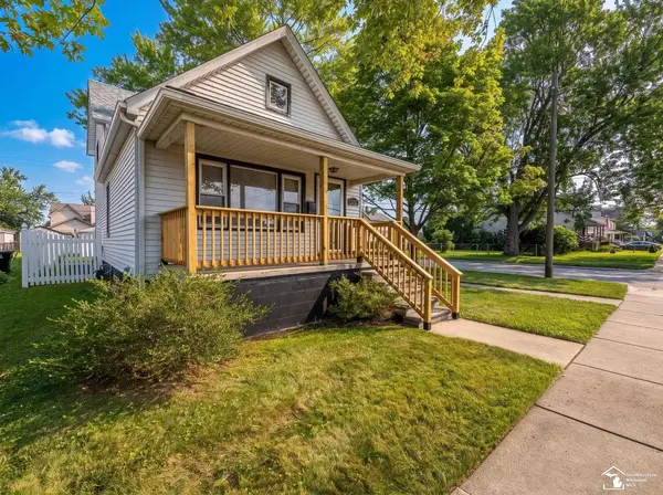 1202 Maple ST, Wyandotte, MI 48192
