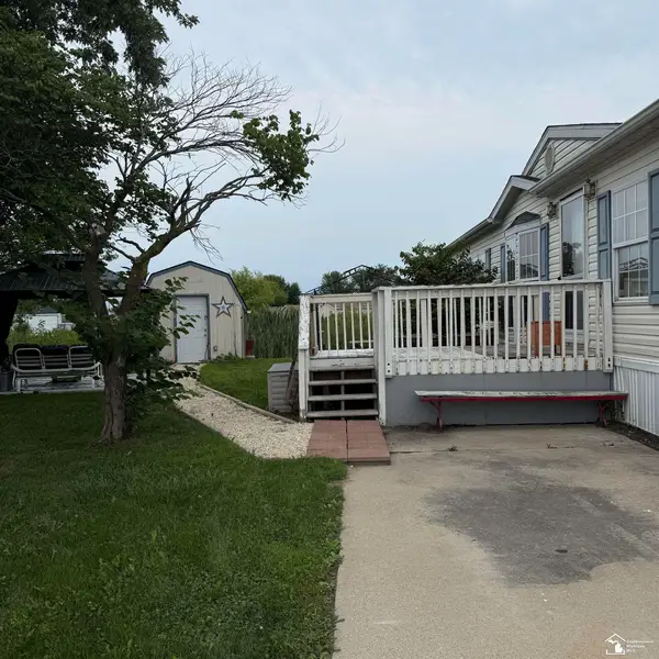 584 PINE TREE, Monroe, MI 48162