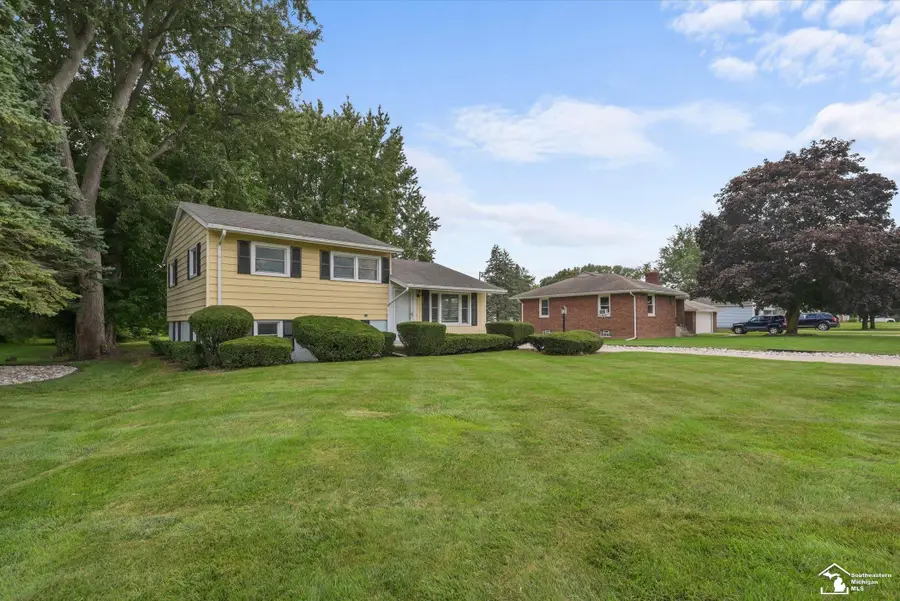 1960 Vivian RD, Monroe, MI 48162 - #2