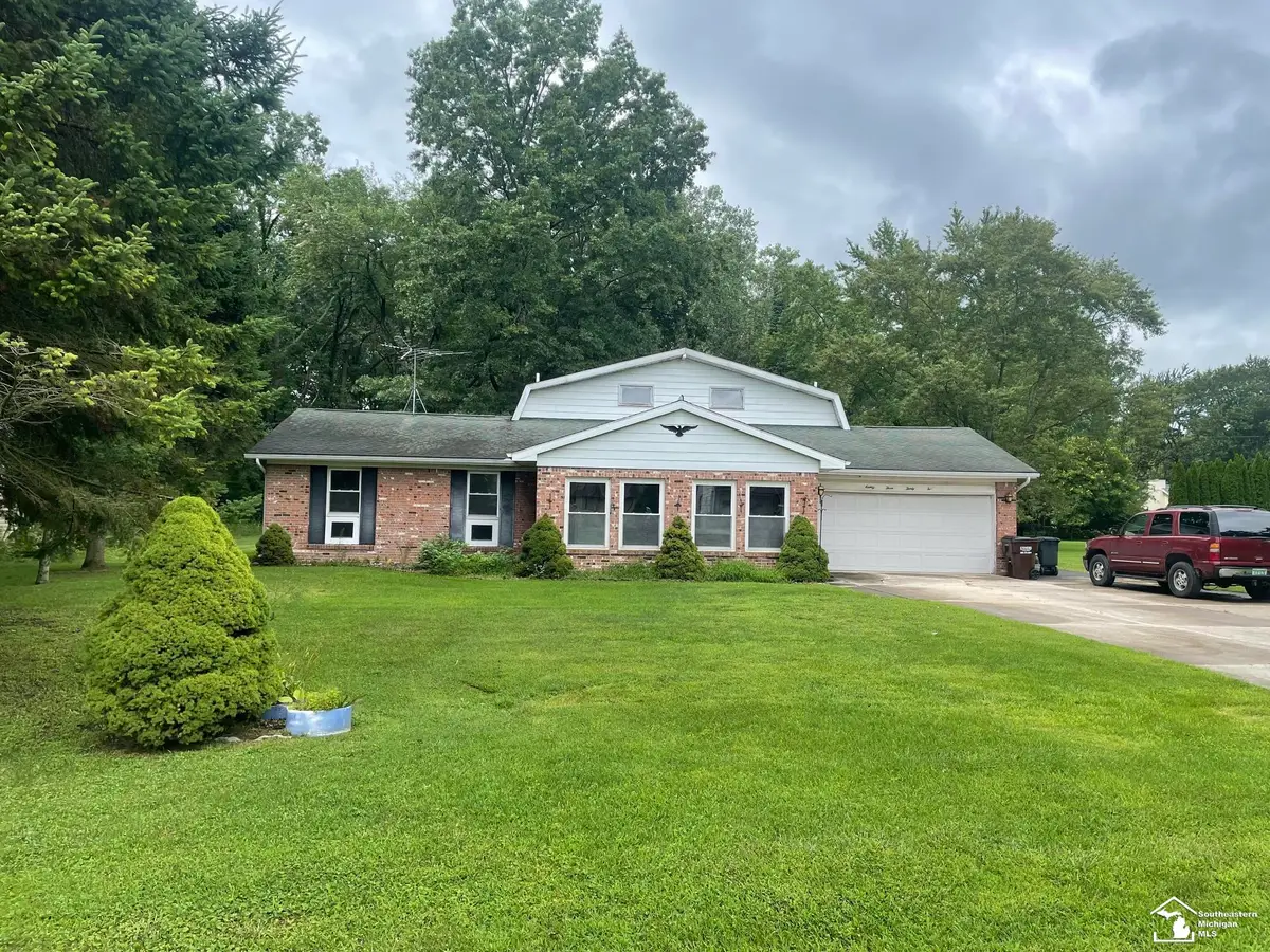 8335 Chamberlain DR, Lambertville, MI 48144 - #1