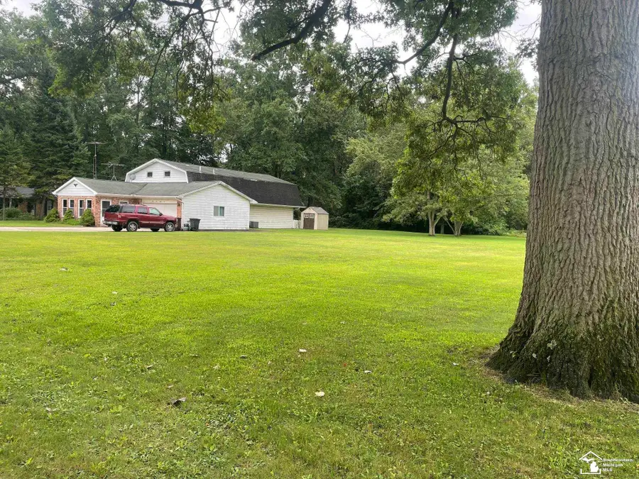 8335 Chamberlain DR, Lambertville, MI 48144 - #2