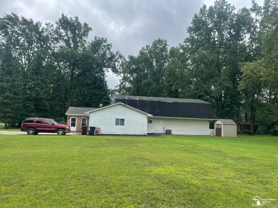 8335 Chamberlain DR, Lambertville, MI 48144 - #3