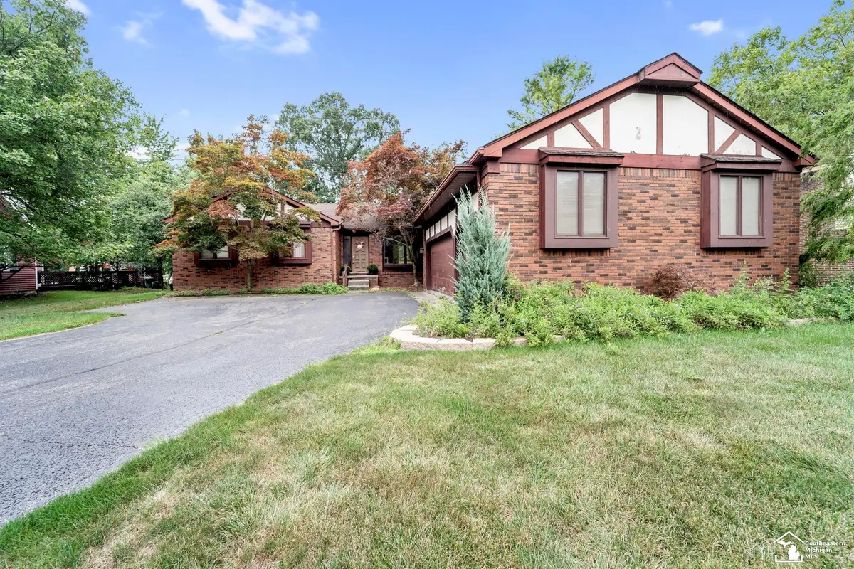 7789 Stout AVE, Grosse Ile, MI 48138 - #1