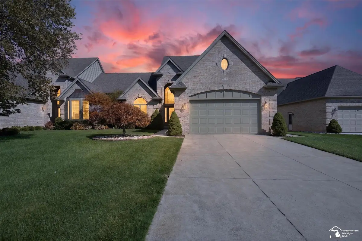 945 Saint James Park AVE, Monroe, MI 48161 - #1