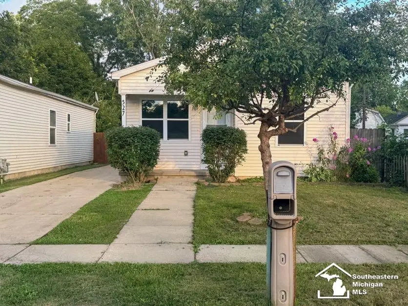 527 Railroad ST, Monroe, MI 48161 - #2