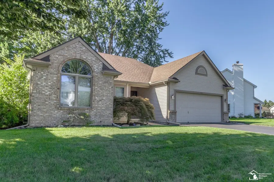 885 hickory creek DR, Temperance, MI 48182 - #2