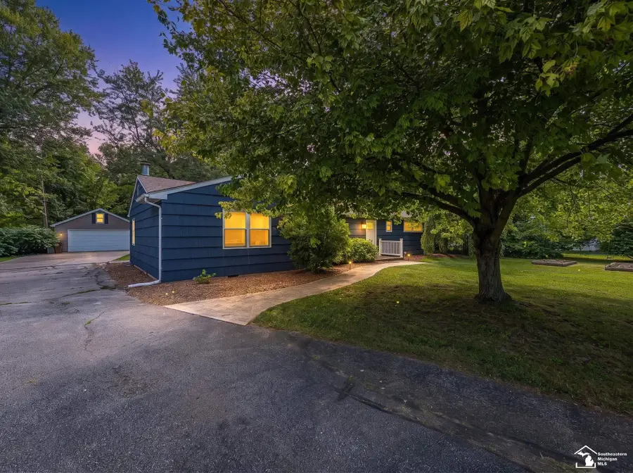 2621 Bluebush RD, Monroe, MI 48162 - #2