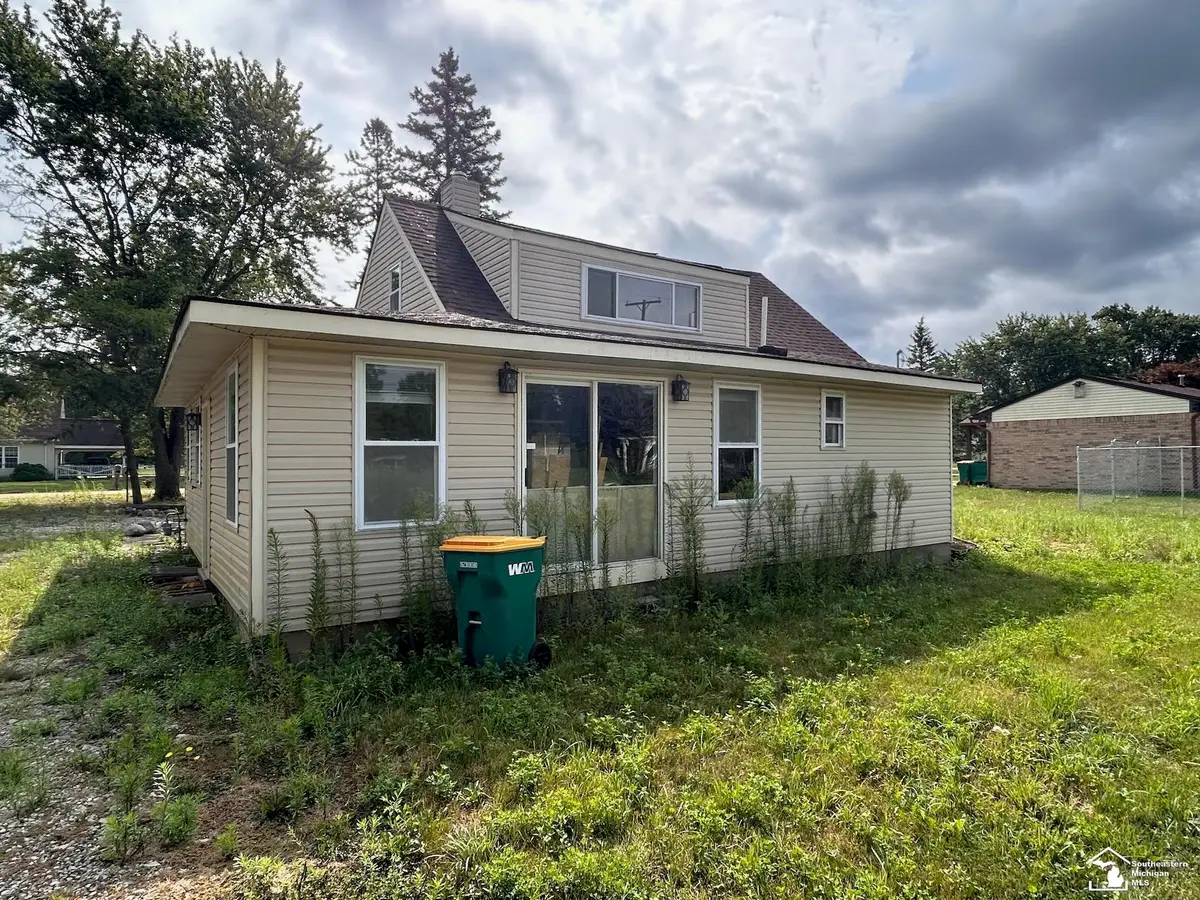8092 Marlowe AVE, Belleville, MI 48111 - #1