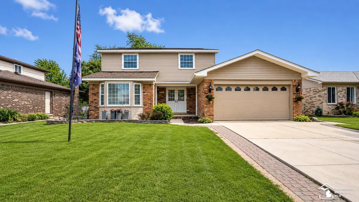 19511 Wherle DR, Brownstown, MI 48193 - #1