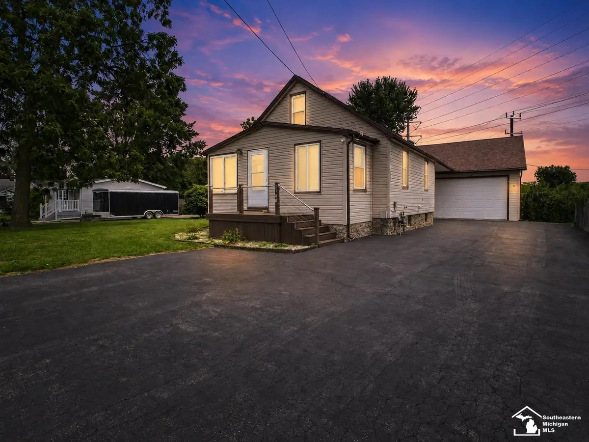 1706 Hemlock ST, Monroe, MI 48162 - #1