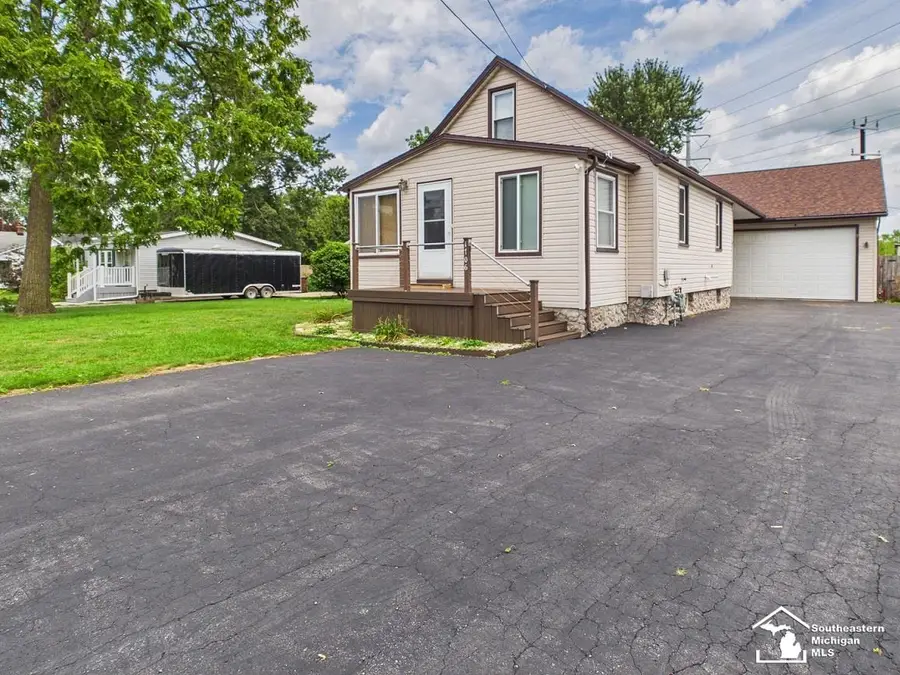 1706 Hemlock ST, Monroe, MI 48162 - #2