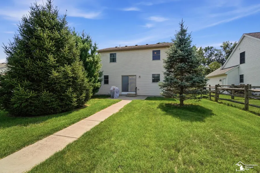 2572 Chapel Creek DR, Lambertville, MI 48144 - #2