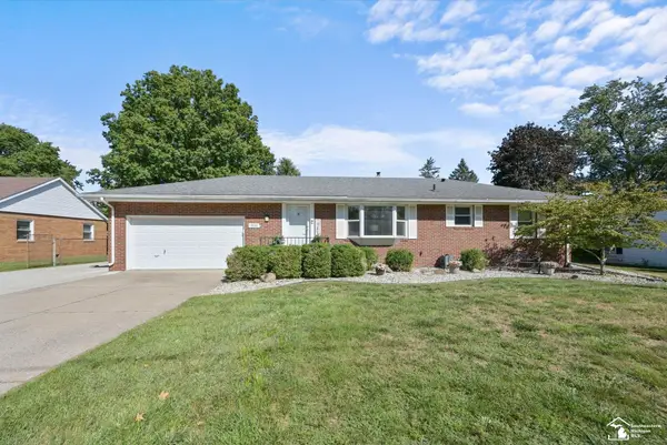 9032 Lawrence DR, Temperance, MI 48182