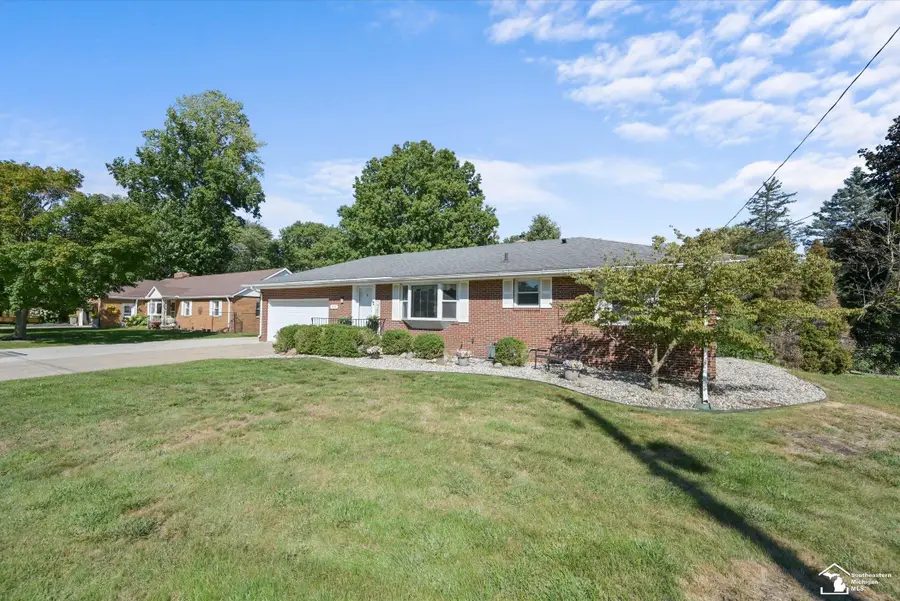 9032 Lawrence DR, Temperance, MI 48182 - #3