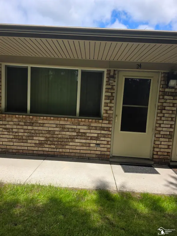 16034 Holz DR, Southgate, MI 48195