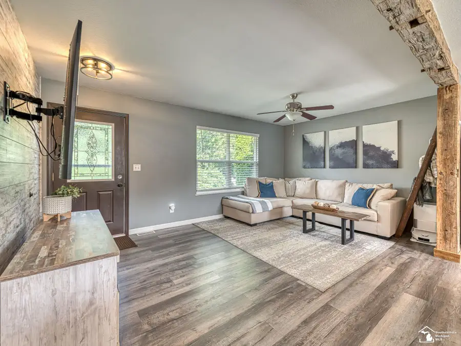 4611 N 3rd ST, Luna Pier, MI 48157 - #2