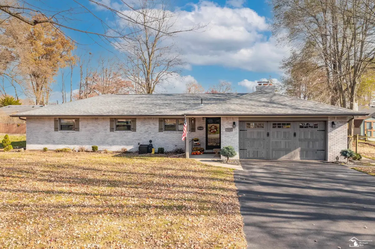 7558 Apache Trail TRL, Temperance, MI 48182 - #1