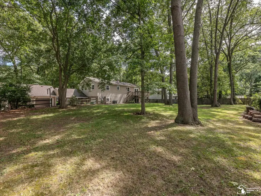 11589 Brookshire DR, Temperance, MI 48182 - #2
