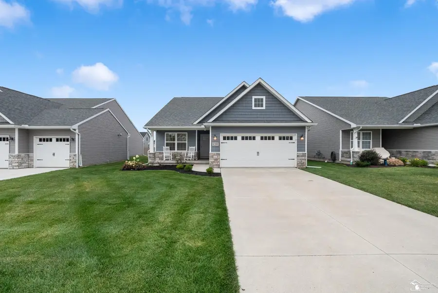 8289 Grande Lk CIR, Temperance, MI 48182 - #2