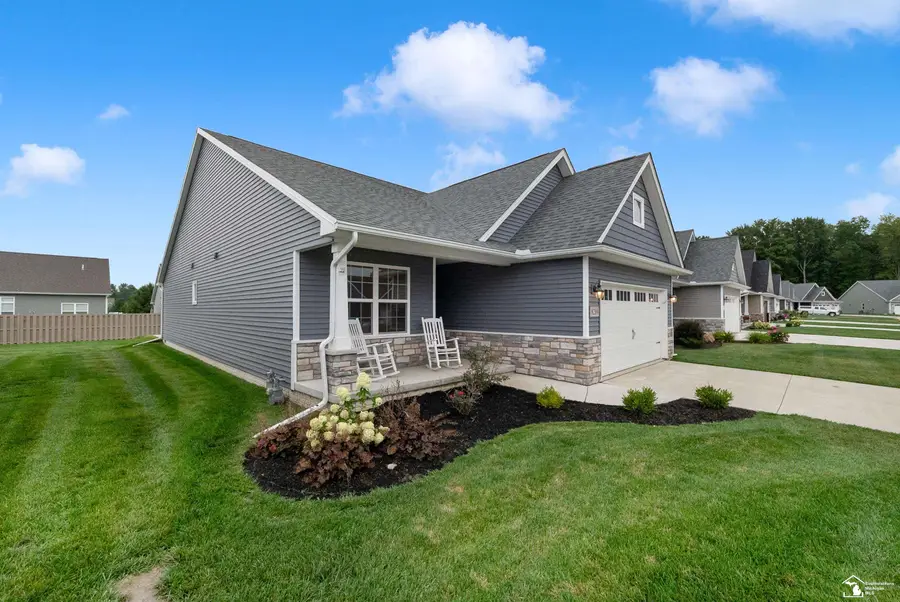 8289 Grande Lk CIR, Temperance, MI 48182 - #3