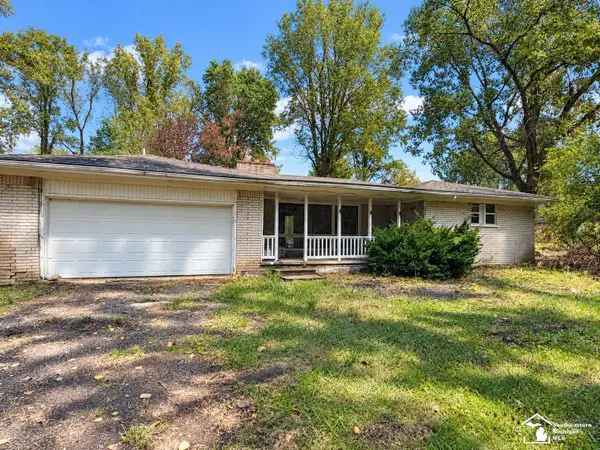 6718 Colf RD, Carleton, MI 48117