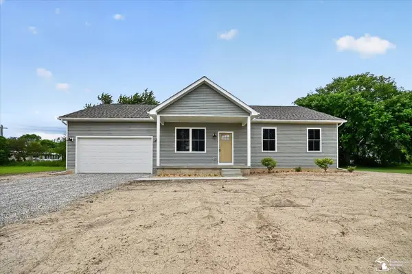 926 Ford RD, Carleton, MI 48117