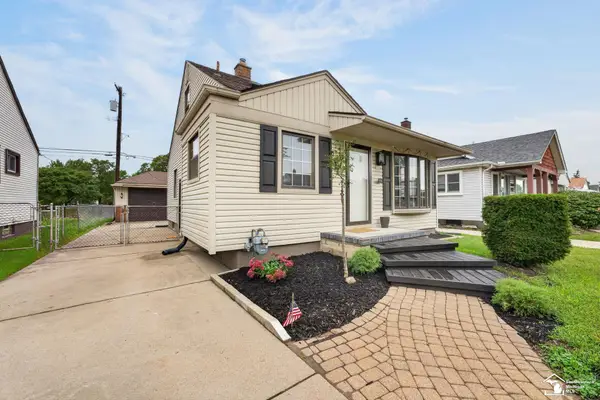 17606 Valade ST, Riverview, MI 48193