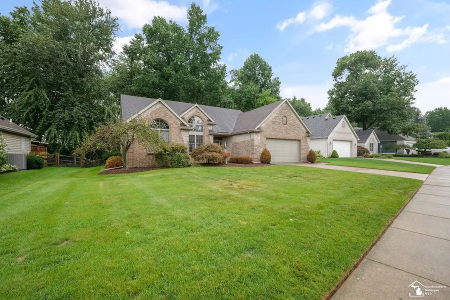 3333 Quail Hollow DR, Lambertville, MI 48144 - #3