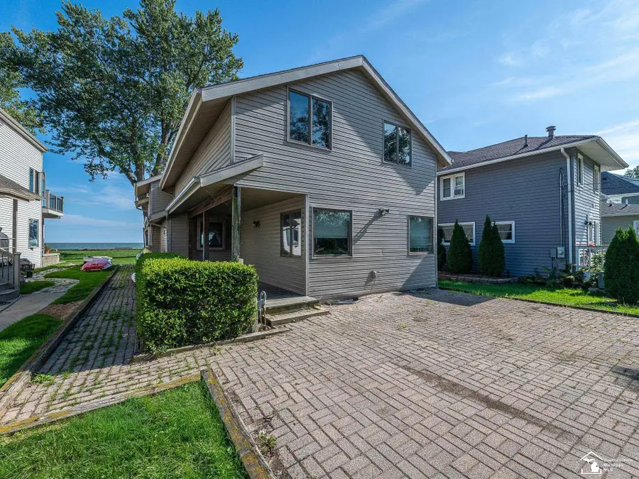 3360 Lakeshore DR, Monroe, MI 48162 - #2