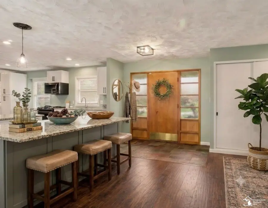 330 Cole RD, Monroe, MI 48162 - #3