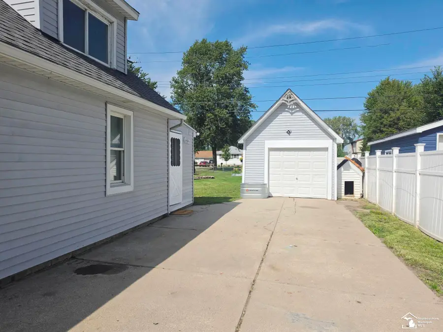 3051 Harborview ST, Monroe, MI 48162 - #2
