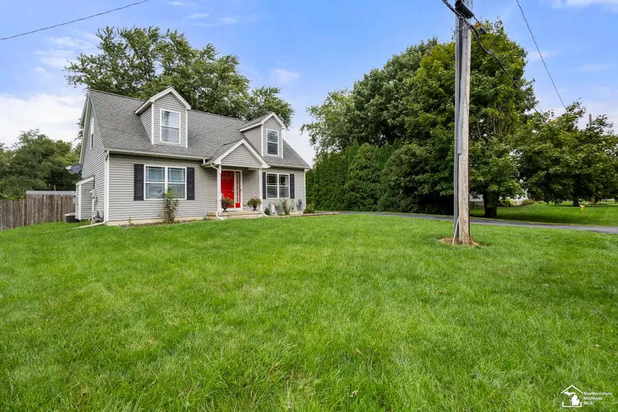 2546 Hasen DR, Lambertville, MI 48144 - #2