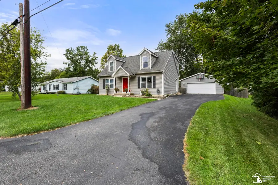 2546 Hasen DR, Lambertville, MI 48144 - #3