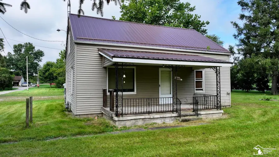 9457 Perry AVE, Erie, MI 48133 - #3