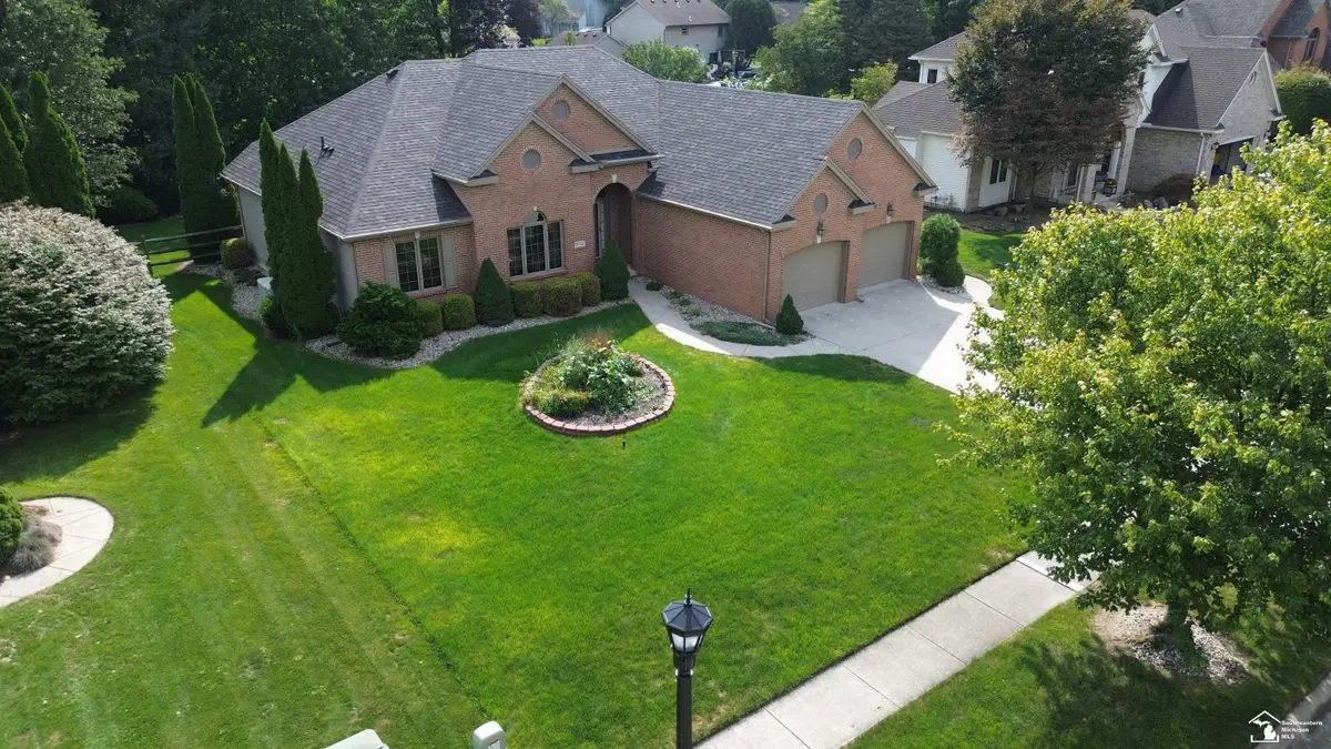 8110 High Oaks DR, Lambertville, MI 48144 - #1
