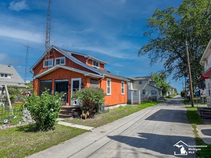 4344 S Second ST, Luna Pier, MI 48157 - #2