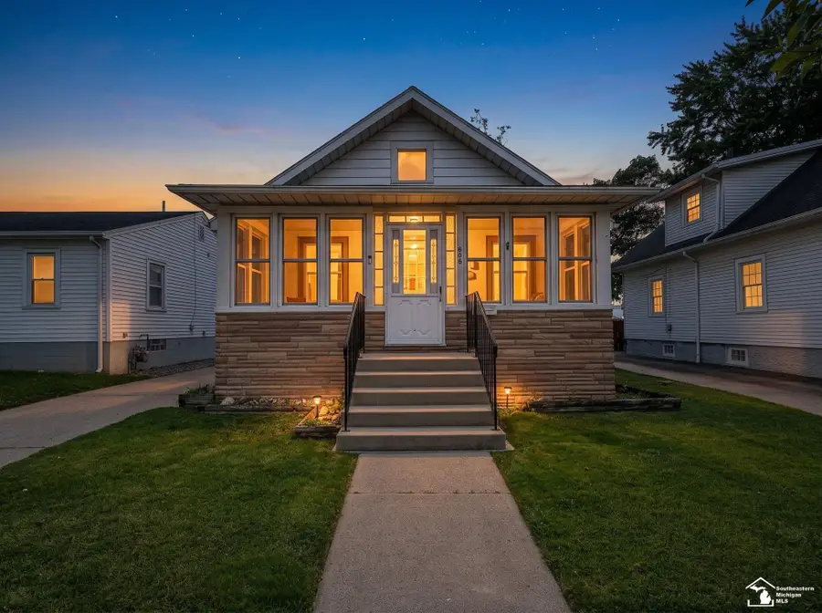 906 Michigan AVE, Monroe, MI 48162 - #2